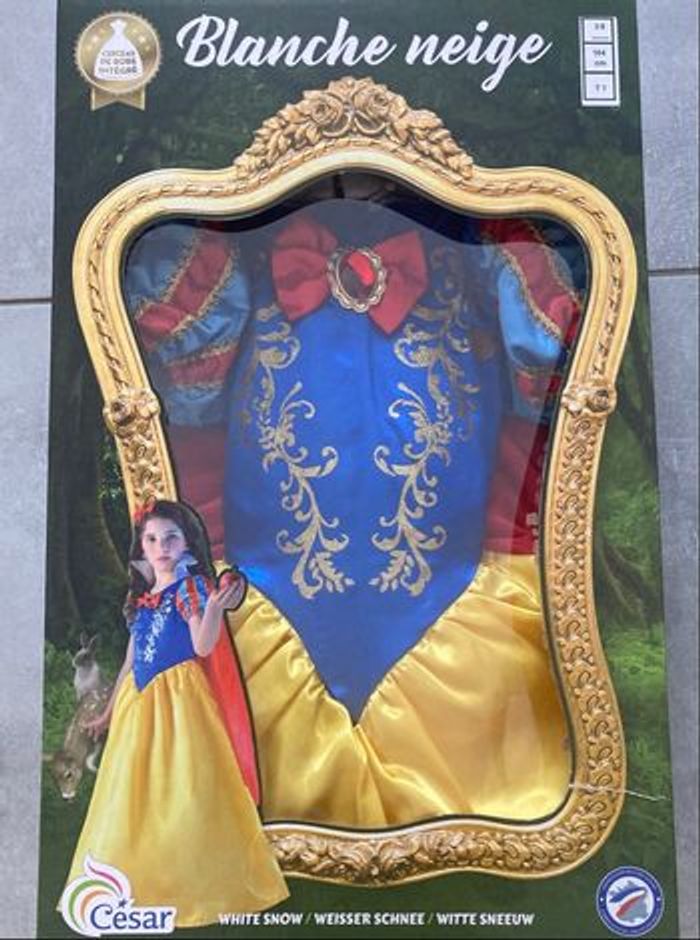 Jolie robe de Blanche Neige neuve