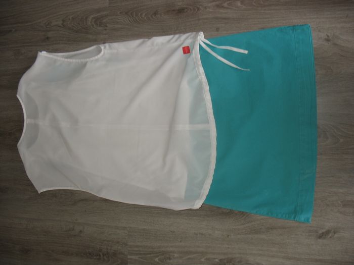 ROBE SM TURQUOISE ET BLANCHE + VOILE BLANC A MOTIFS "MISS CAPTAIN" - TAILLE 40 - n°07 - photo numéro 4