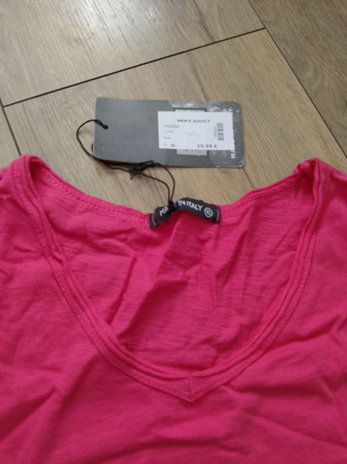 T-shirt rose fushia uni col V manches courtes pour homme XL MTX - photo numéro 2