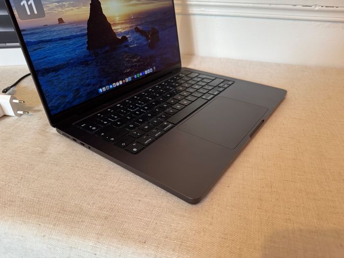 MacBook Pro Retina 14" 2023 M3 Pro - photo numéro 4
