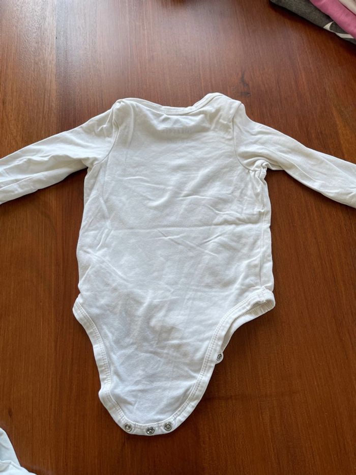 Lot de 5 bodies Tape à l’œil taille 9 mois bon état. - photo numéro 10