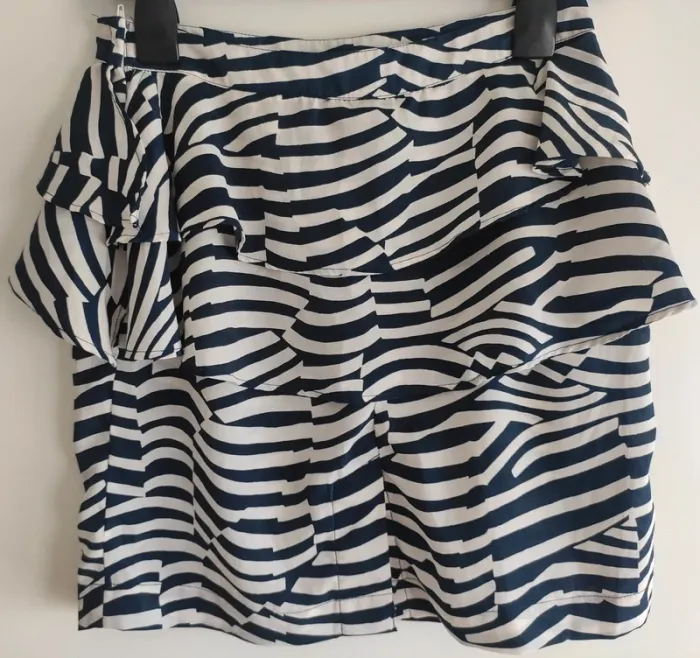 Petite jupe courte volantée zébrée bleu et blanc - Drop Sauvage - photo numéro 5