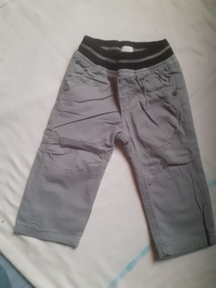 Pantalon gris ceinture rayé noire