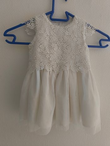 Robe en dentelle fille taille 9/12 mois