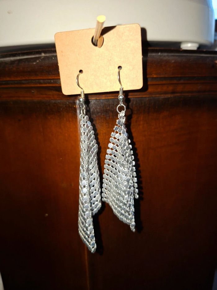 Superbes Boucles d'Oreilles Maille Métallique Brillante - Style Tendance