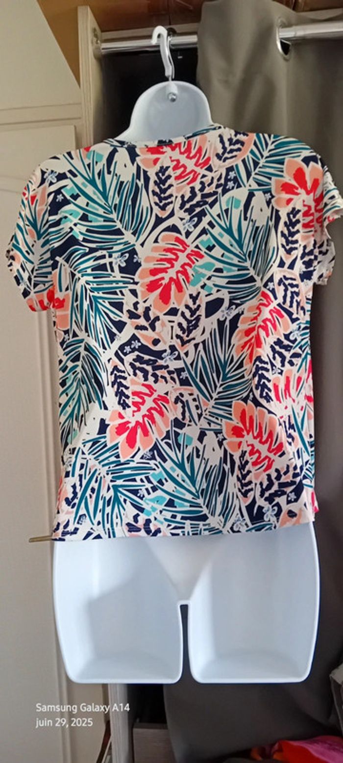 Haut fluide col bénitier imprimé fleurs feuilles tropicales multicolore femme M Riu - photo numéro 2