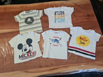 Lot 5 t-shirt été 18 mois