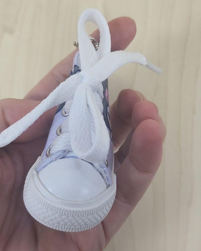 Porte-clé Sanrio Sneaker Kuromi - photo numéro 5