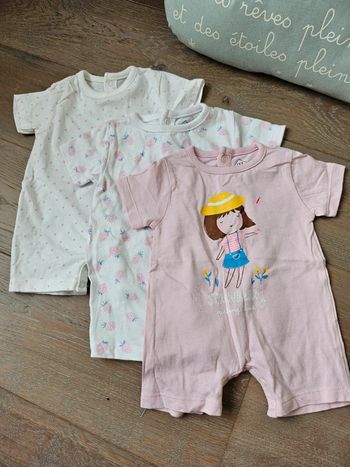 Lot 3 pyjamas 1 mois