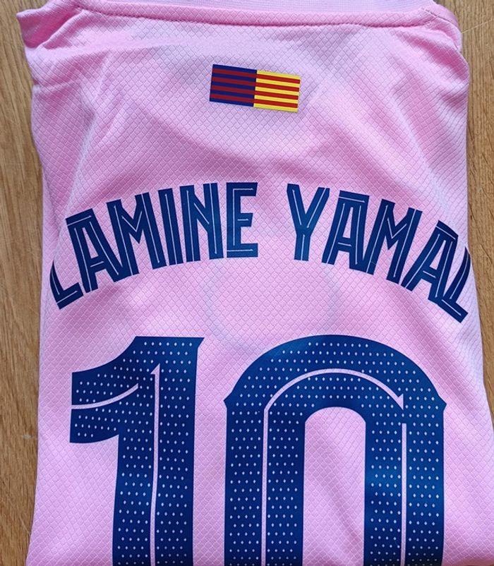 Kit complet football Barcelone taille 10 ans modèle Lamine Yamal + patch - photo numéro 4