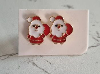 Paire de clous d'oreilles père noël