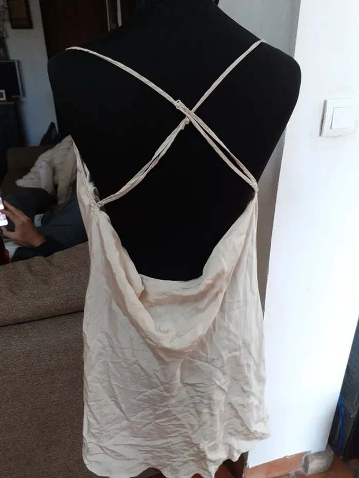 Robe dos nu - photo numéro 2