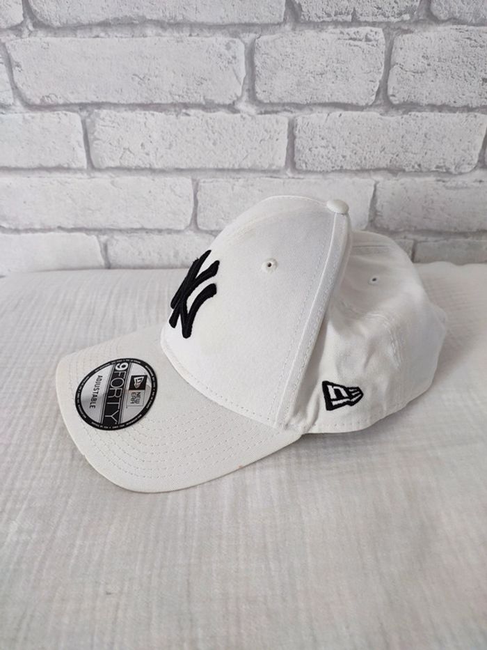 Casquette New Era 9Forty blanc et noir - photo numéro 2