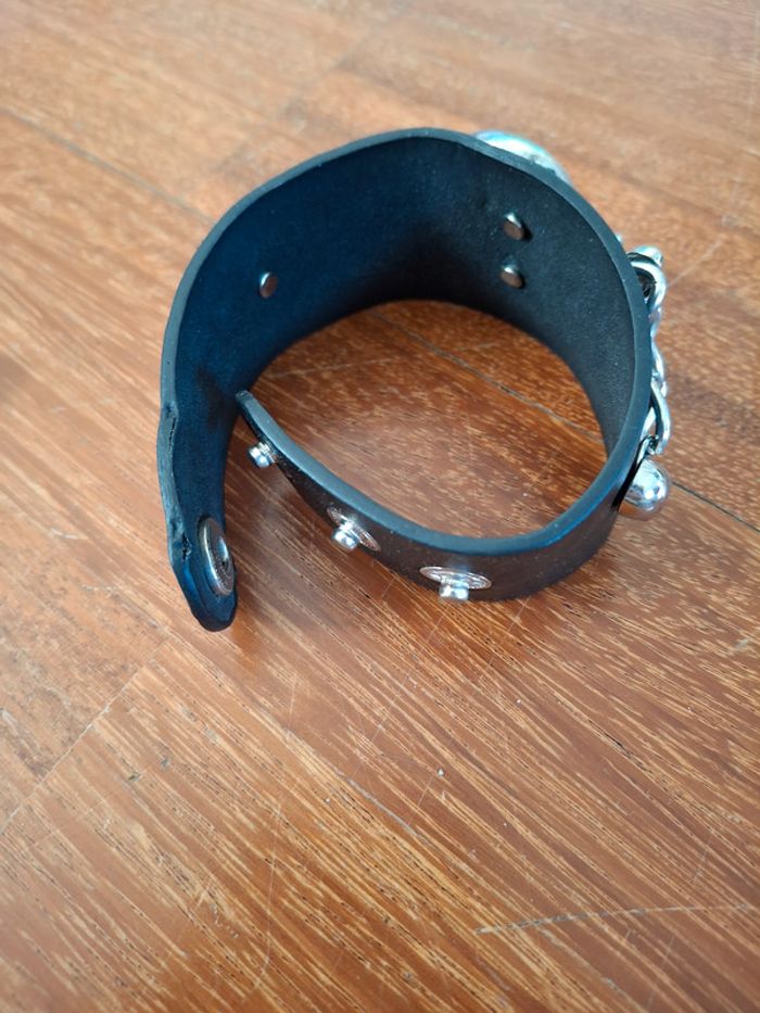 lot de 2 bracelets fantaisies, noirs, 1 avec tête de mort; le tout en parfait état - photo numéro 4
