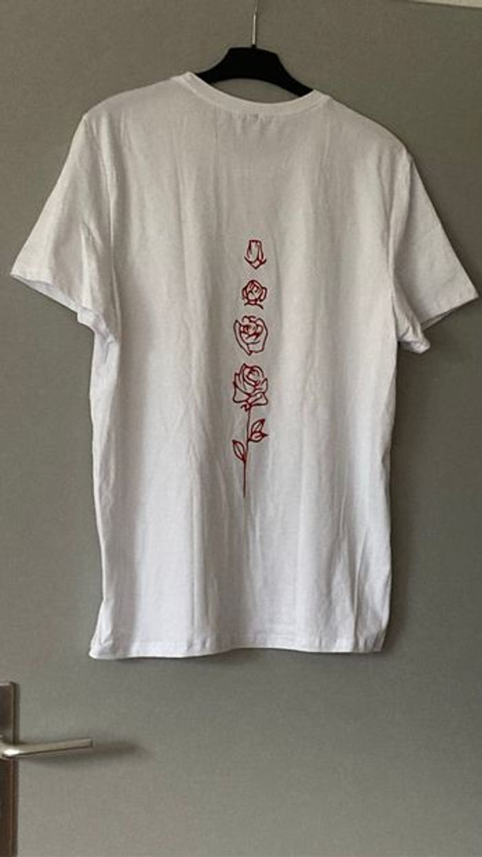 T-shirt femme blanc avec impression dans le dos - photo numéro 2