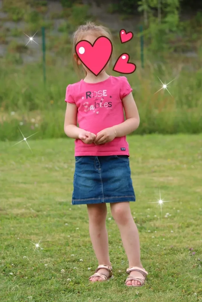 Lot de 2 t-shirts+ une jupe taille 5 ans. - photo numéro 9