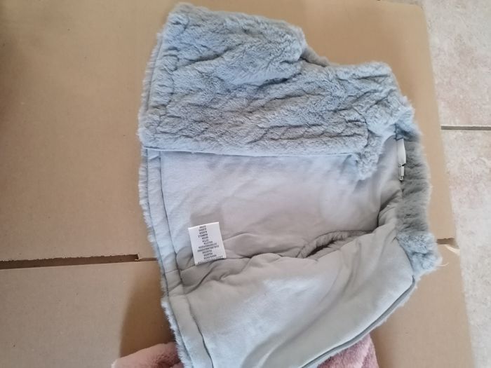 2 manteaux sans manches  6 mois fille - photo numéro 4
