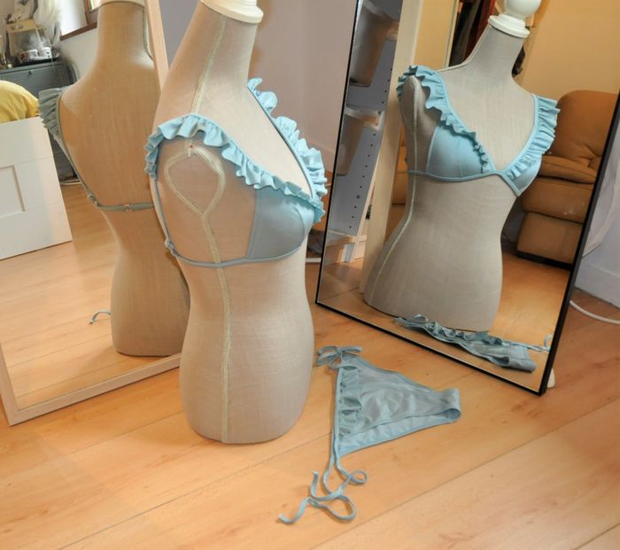 H&M bikini à volants bleu clair t.36/S tb état - photo numéro 5