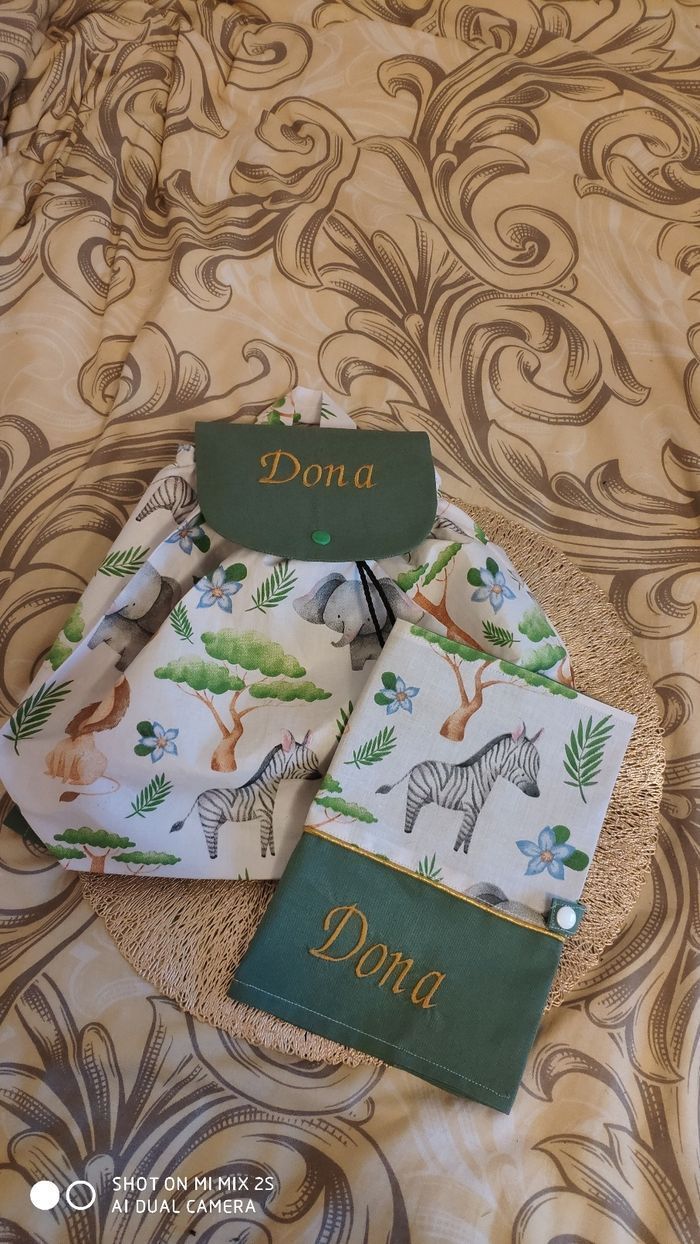 Sac personnalisé et son protégé carnet de santé neuf