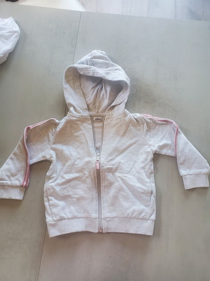 Gilet zippé à capuche fille 3 ans