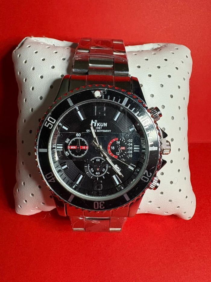 montre Nikun GMT argenté avec cadran noir à quartz pour hommes avec date - photo numéro 3