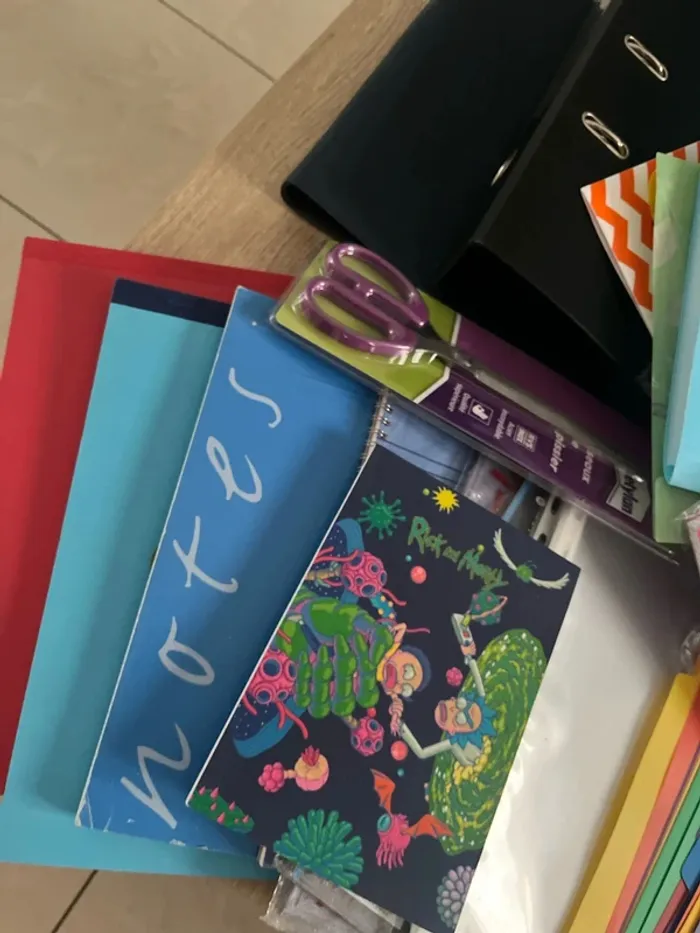 Énorme lot de fournitures scolaires neuves ou en très bon état - photo numéro 10