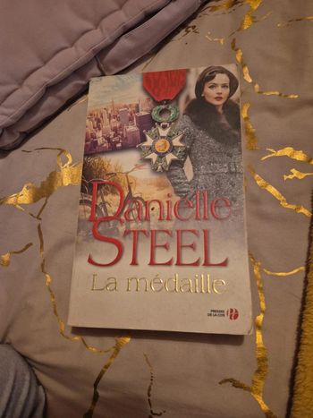 Livre la médaille de Danielle steel