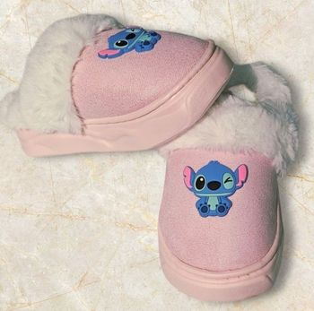 Magnifique Paire de Chausson disney Stitch rose