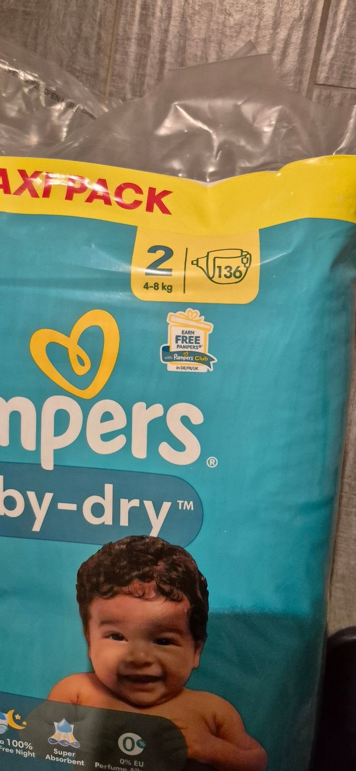 Pampers  Taille 2  ( 272 couches ) - photo numéro 2