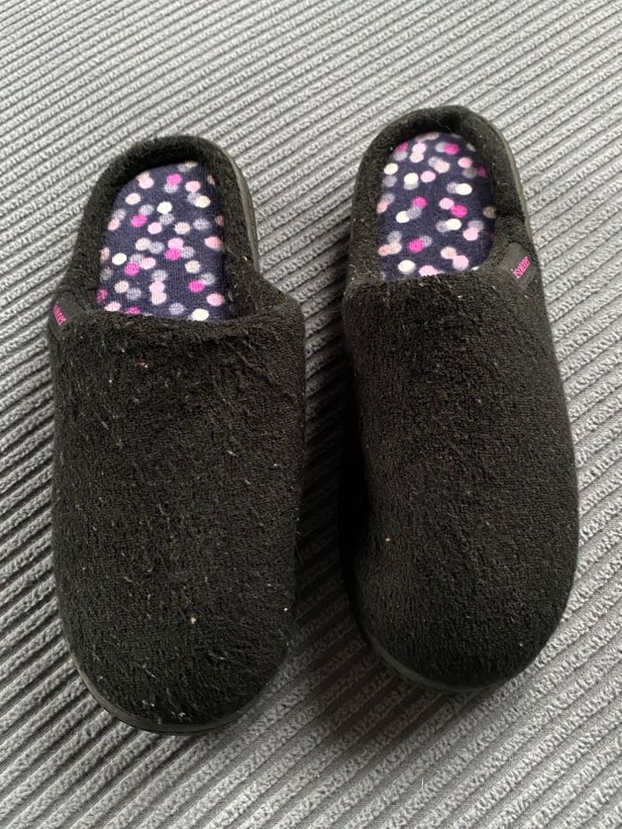 Chaussons Isotoner femme taille 36 jamais portés  #36 #chaussons #isotoner #neuf #jamaisporté #pantouflesfemme - photo numéro 2