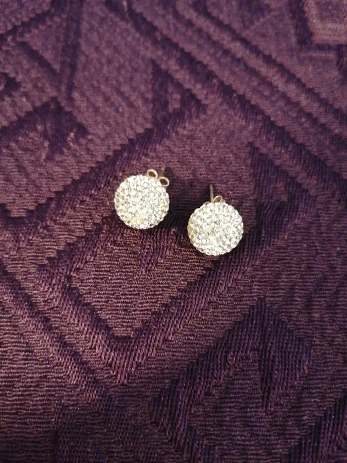 Clous d'oreilles boule neuf