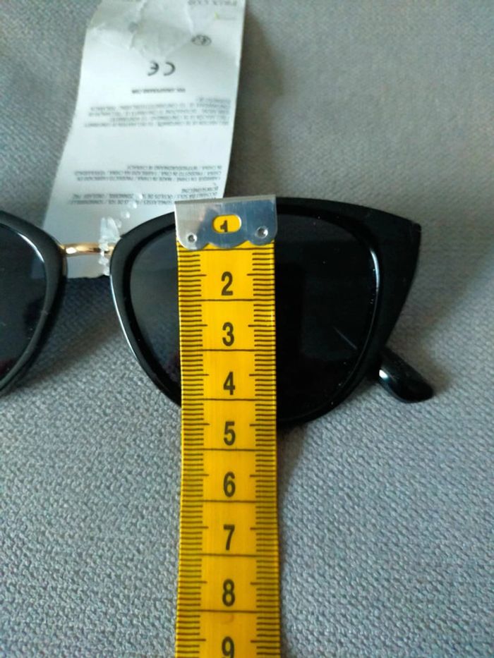 Lunettes de soleil noires – Neuves avec étiquette - photo numéro 8