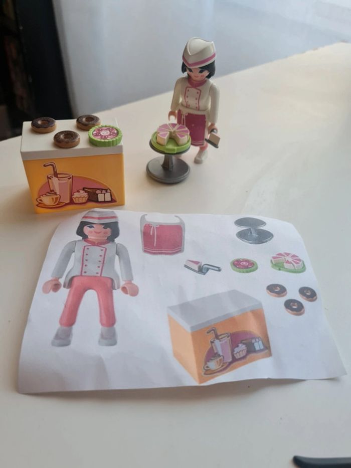 Playmobil 9097 pâtissière avec gâteaux et présentoir - photo numéro 3