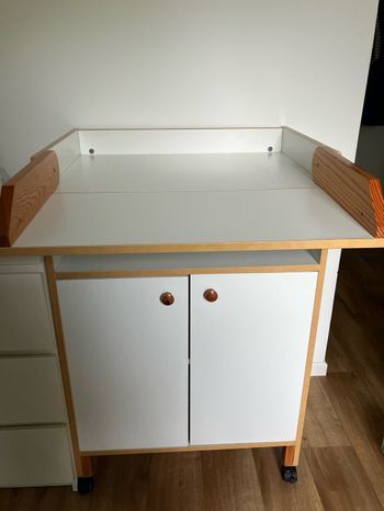 Meuble table à langer avec roulettes