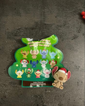 Figurine mystère stitch Noël