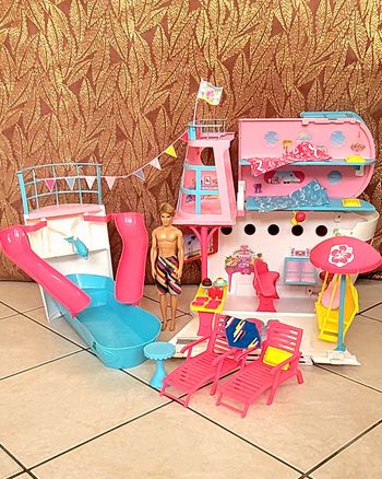 Bateau de croisière Barbie