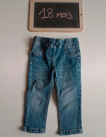 Jean Tape à l'oeil taille 18 mois en très bon état