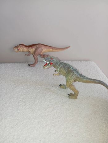 Lot de 2 dinosaures