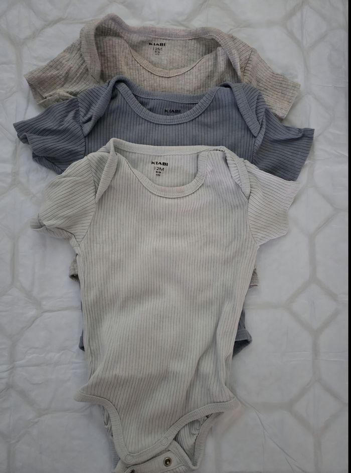 Lot 3 Body Côtelé KIABI - Manches Courtes - 12 Mois 80 cm - Couleurs Neutres