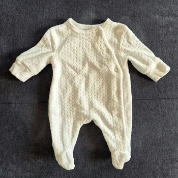 Pyjama en velours avec manches ajustables Kiabi blanc – taille 0M