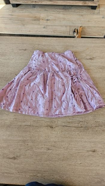 Jupe courte parme avec sequins et broderie, CKS, 10 ans, peu mise