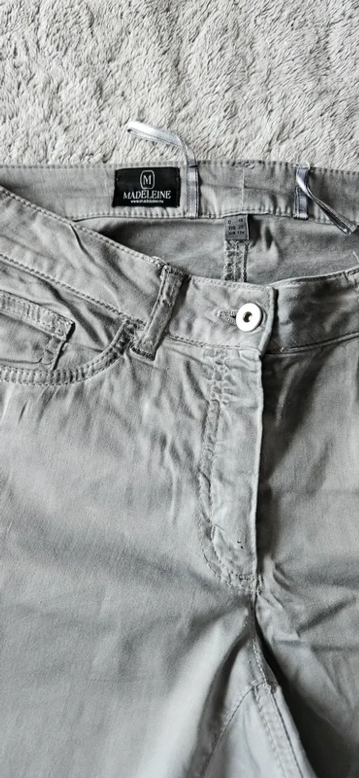 Pantalon gris usé - photo numéro 4