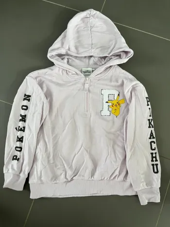 Sweat Pikachu 10 ans en très bon état peu porté