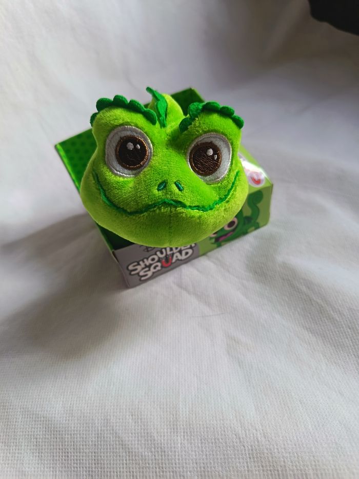 Peluche d’Épaule Pascal – Raiponce (Disney) - photo numéro 5