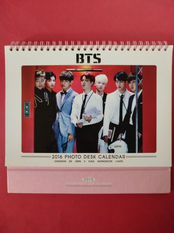 BTS 2016 photo desk calendar 