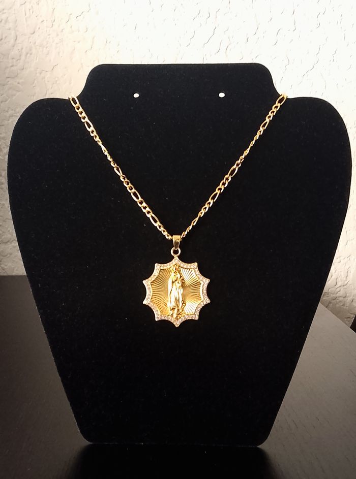 Chaîne + pendentif religieux - photo numéro 3