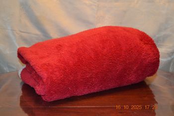 Couverture polaire rouge