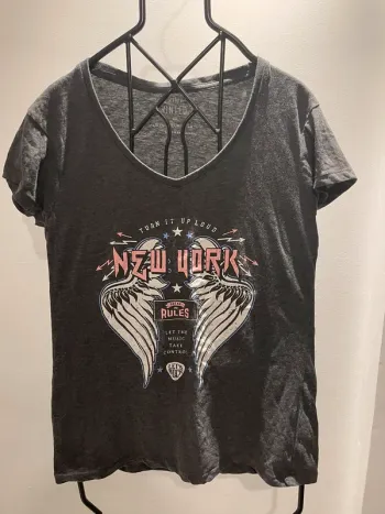 TEE shirt col V Primark taille 40