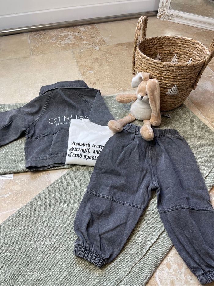 Ensemble sportwear garçon – veste en jean, pantalon cargo et pull manches longues