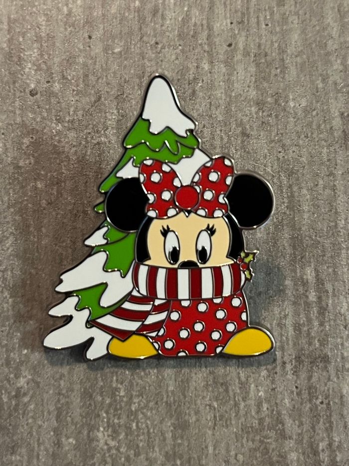 Lot 3 pin’s mystère winter gnomes Disney - photo numéro 4